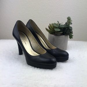 Jessica Simpson Black Leather Heels 7B